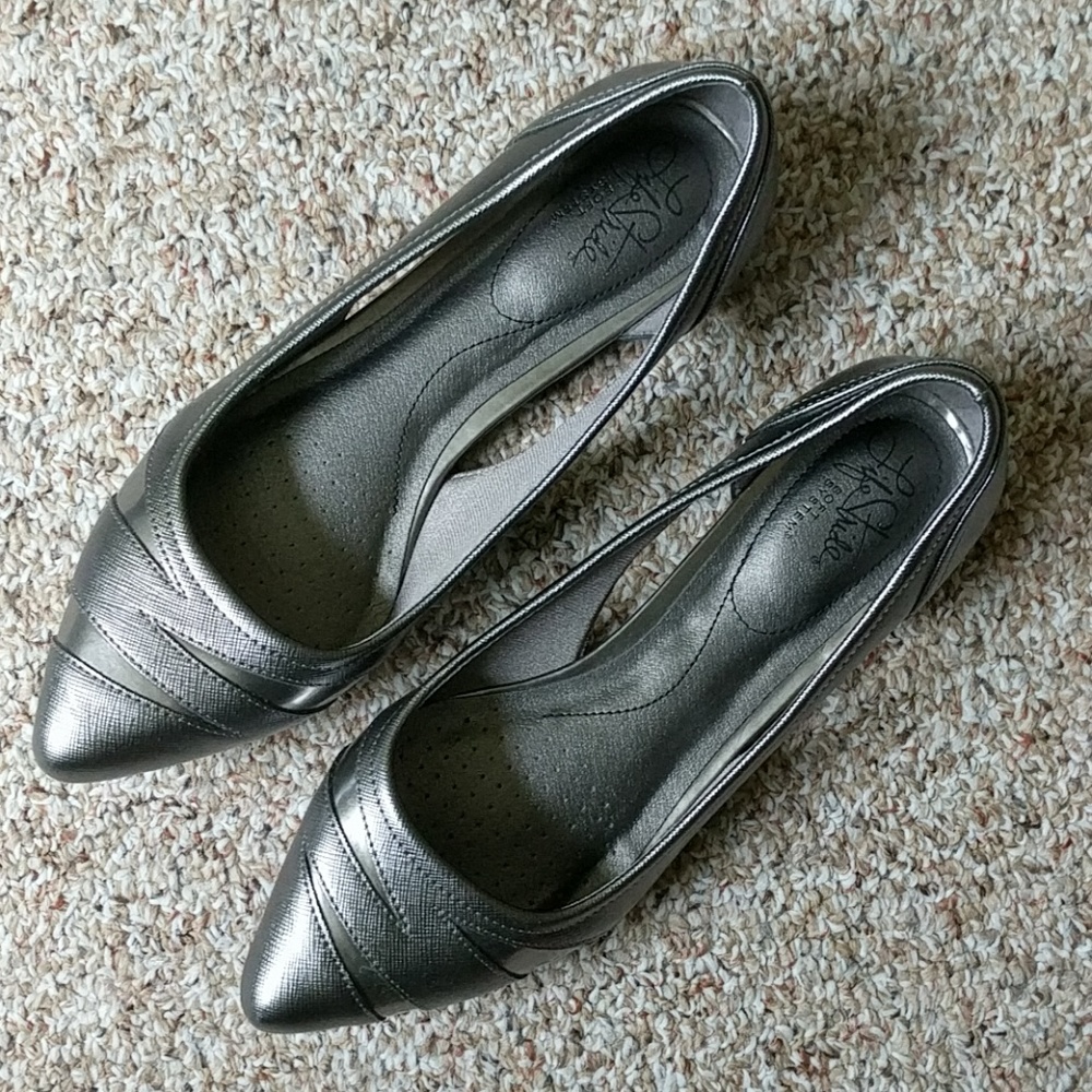 Life Stride Silver Flats